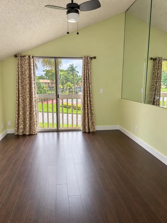  Residence photo 4