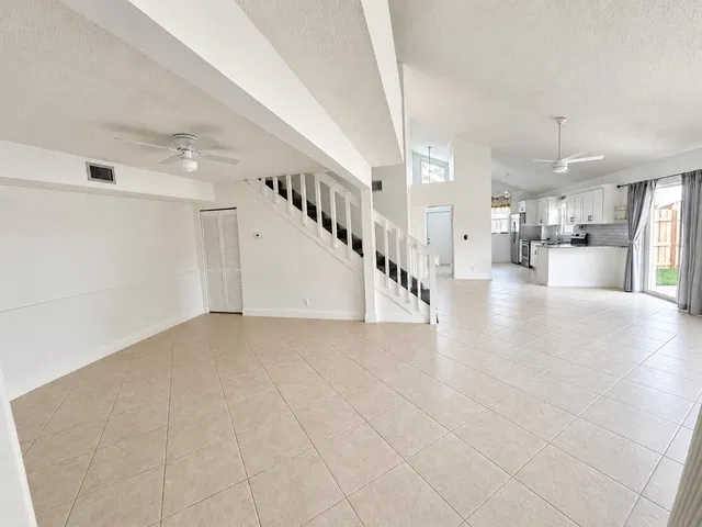  Residence photo 8