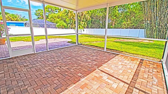Residence photo 12