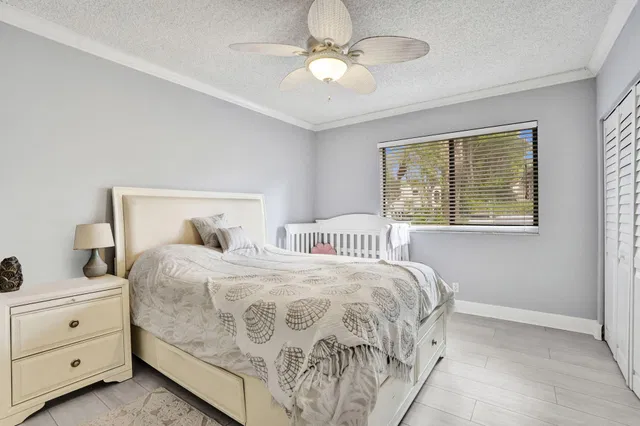 Unit 104 photo 10