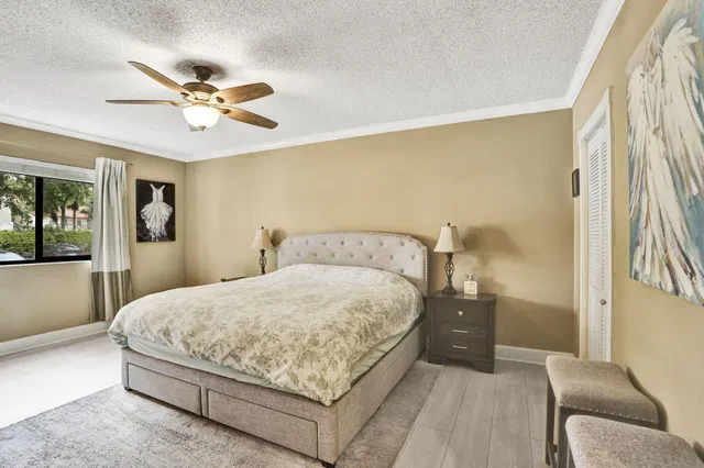 Unit 104 photo 15