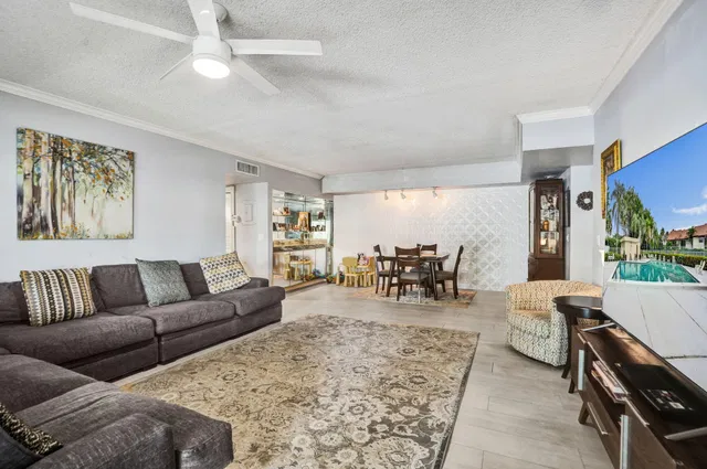 Unit 104 photo 29