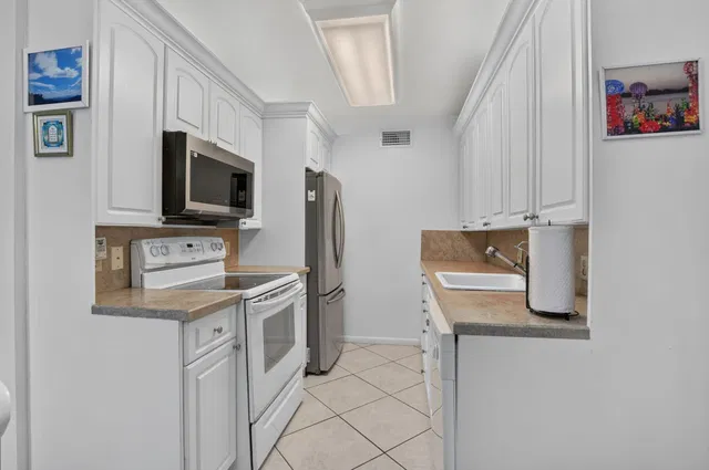 Residence photo 3
