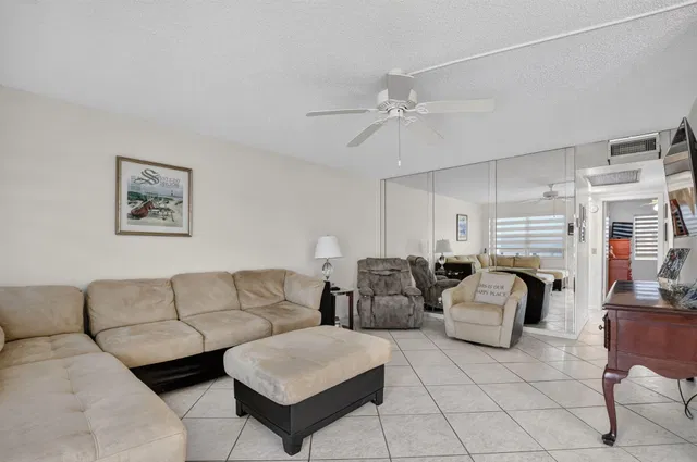 Residence photo 6