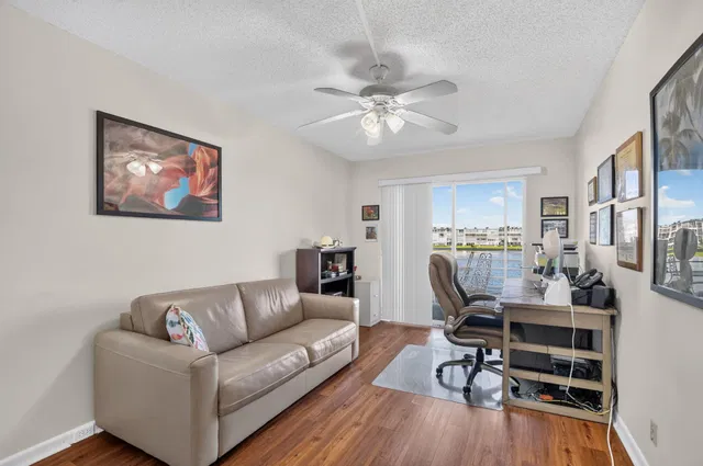 Residence photo 17