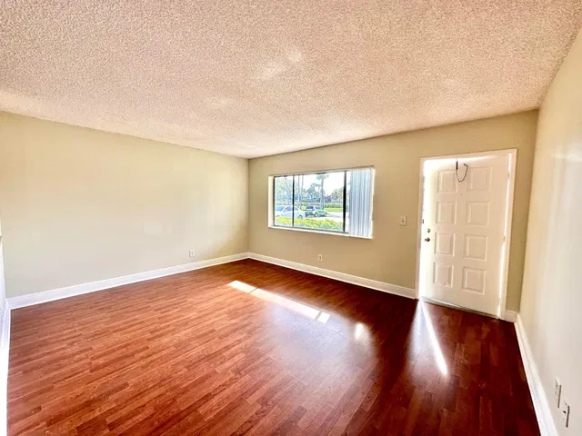 Residence photo 4