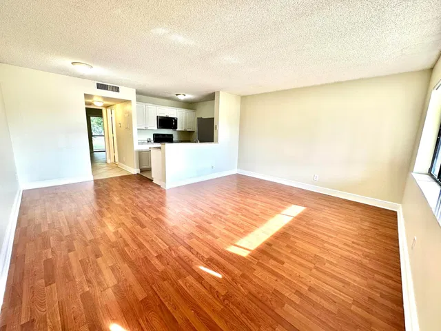 Residence photo 5