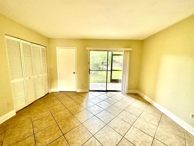 Residence photo 8