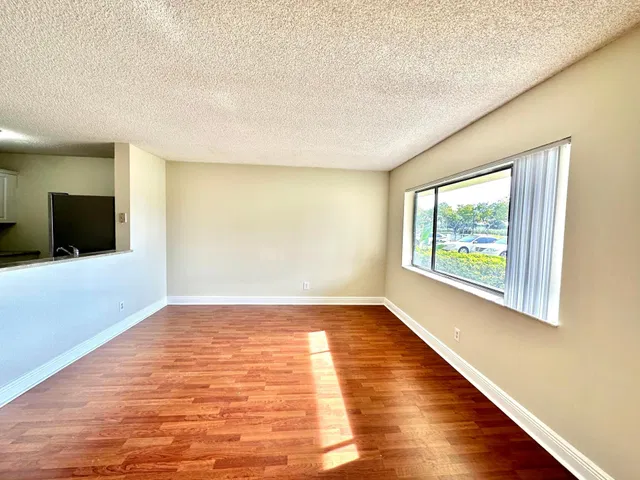 Residence photo 11