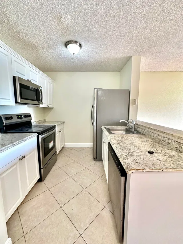 Residence photo 12