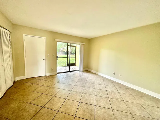 Residence photo 16