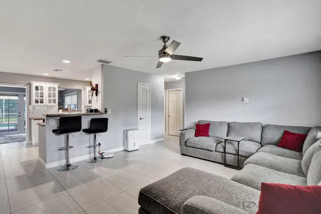 Residence photo 5
