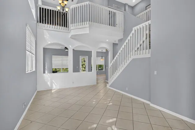  Residence photo 5