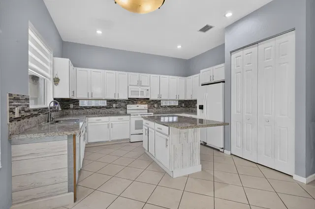  Residence photo 9