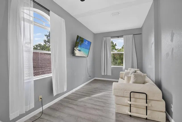  Residence photo 16