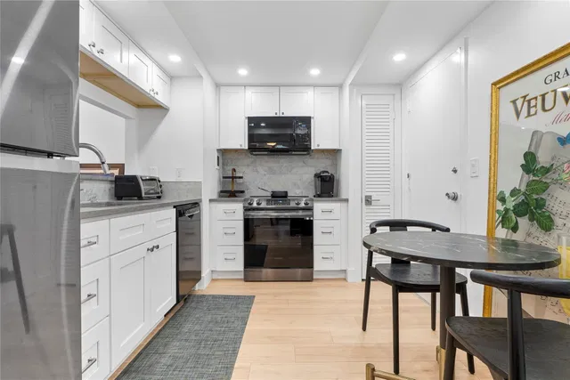 Unit 112 photo 17