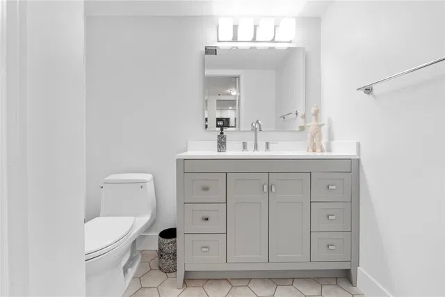 Unit 112 photo 20