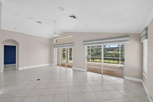 Residence photo 11