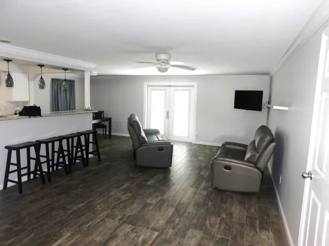  Residence photo 6