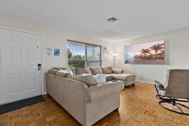  Residence photo 9