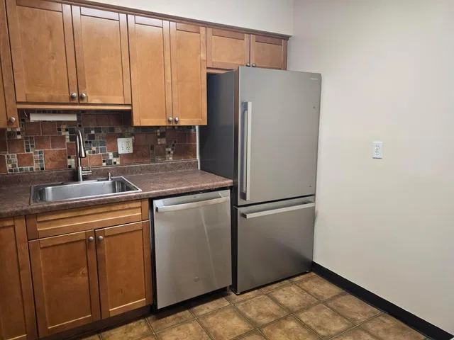 Unit 102 photo 6