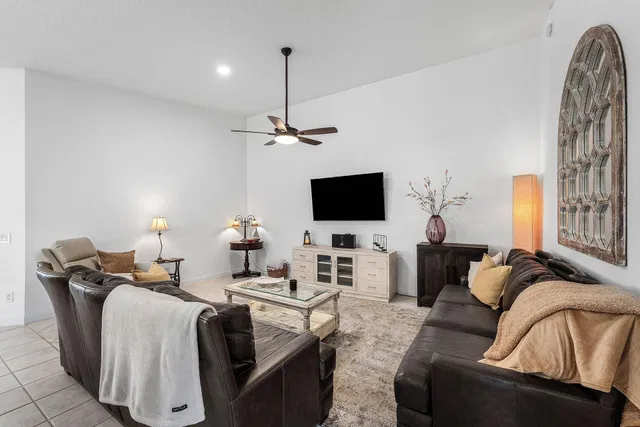 Residence photo 11