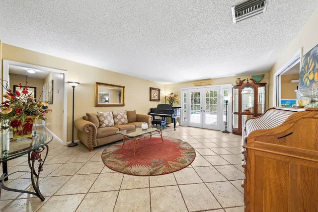 Residence photo 11