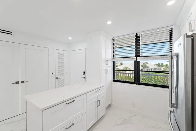 Unit 404 photo 14