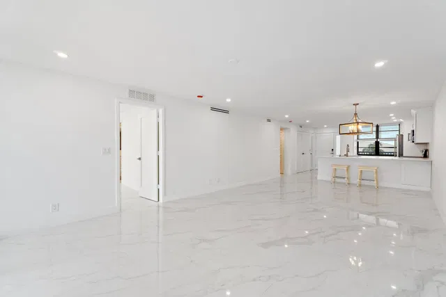 Unit 404 photo 19