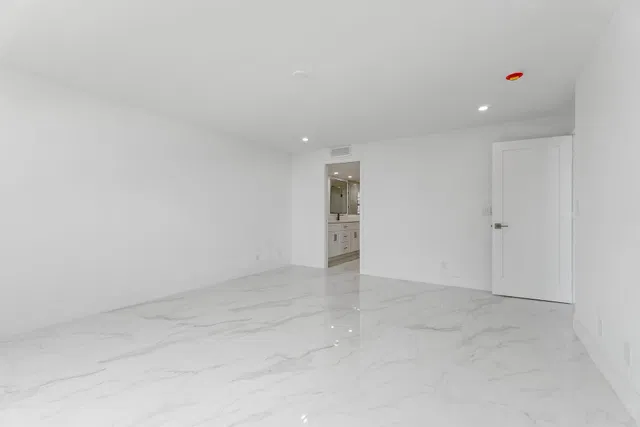 Unit 404 photo 34