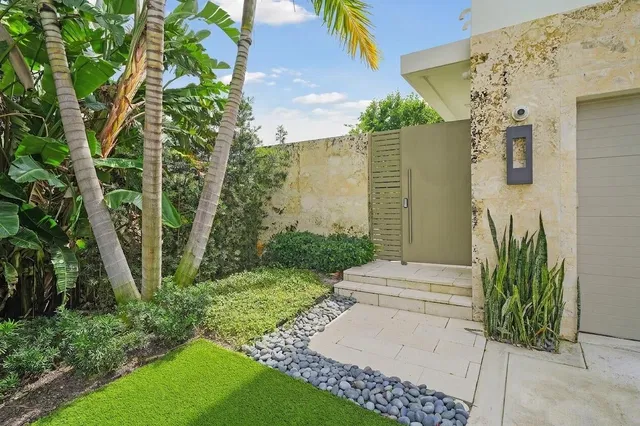 Palm Trail Delray Beach Residence photo 3