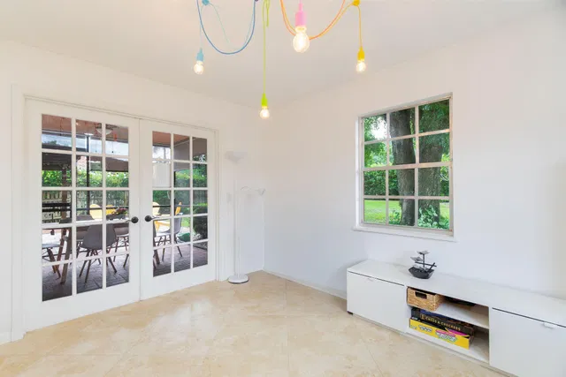 Residence photo 25