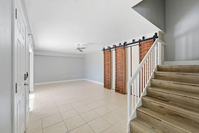 Residence photo 3