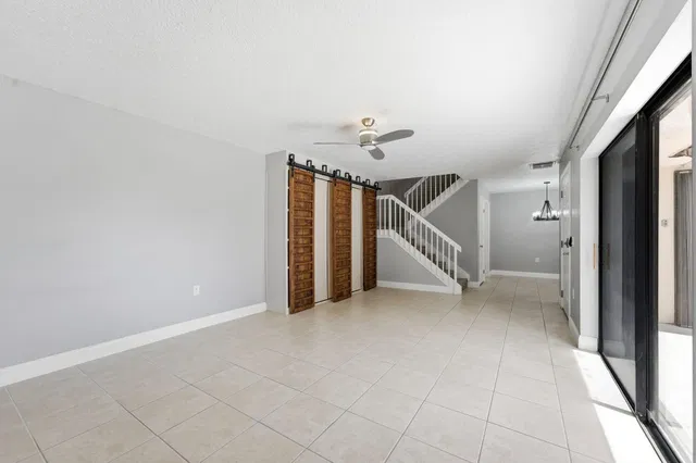 Residence photo 4