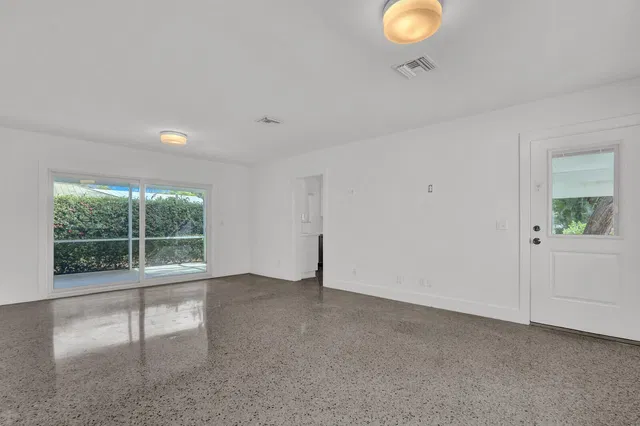 Residence photo 8