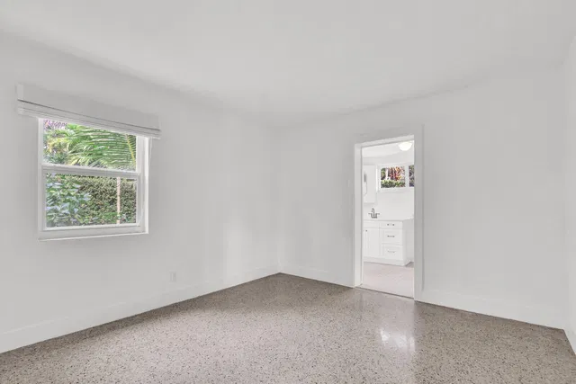 Residence photo 16