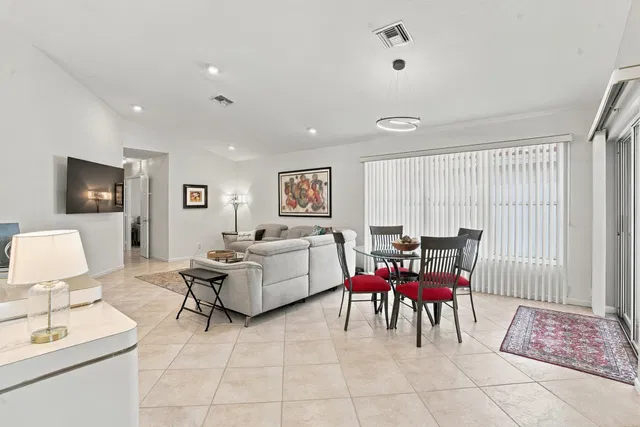 Residence photo 34