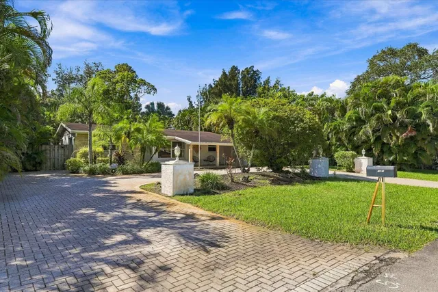 Residence photo 3