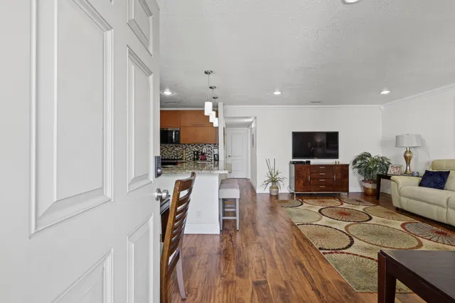 Residence photo 2