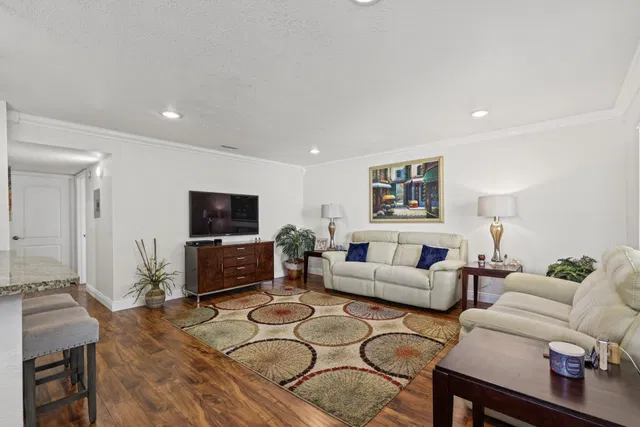 Residence photo 10