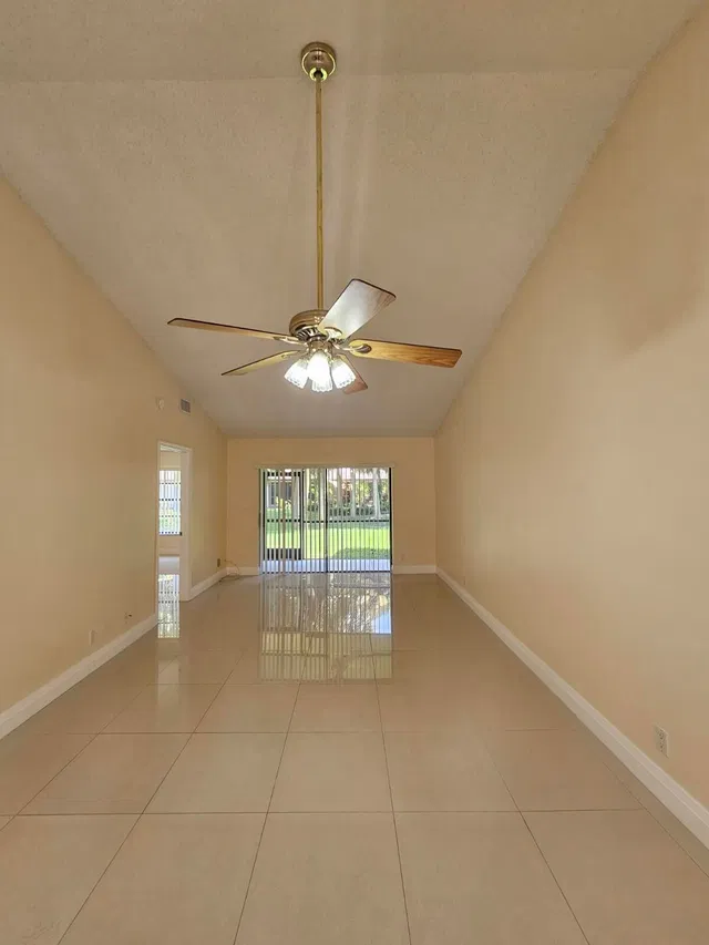 Residence photo 2
