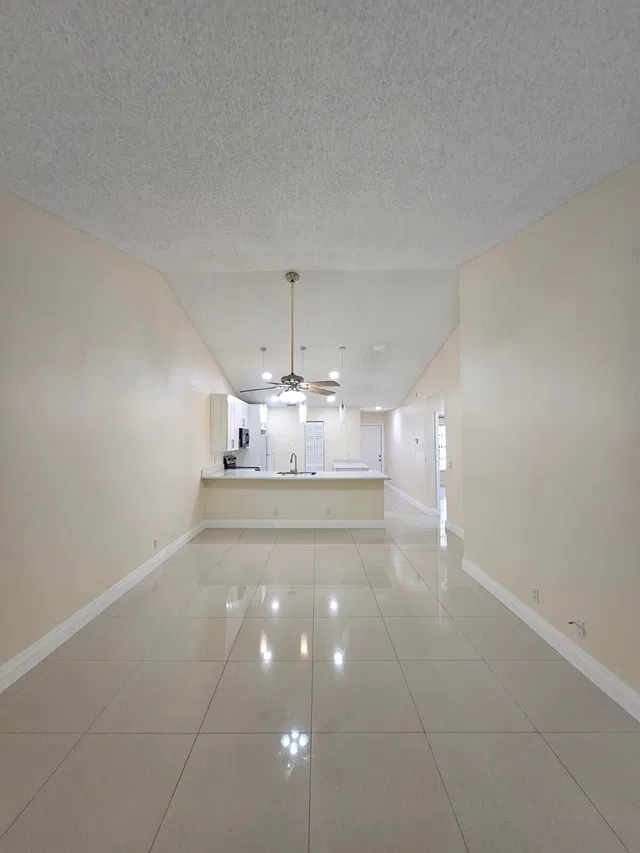 Residence photo 3