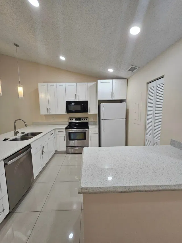 Residence photo 6