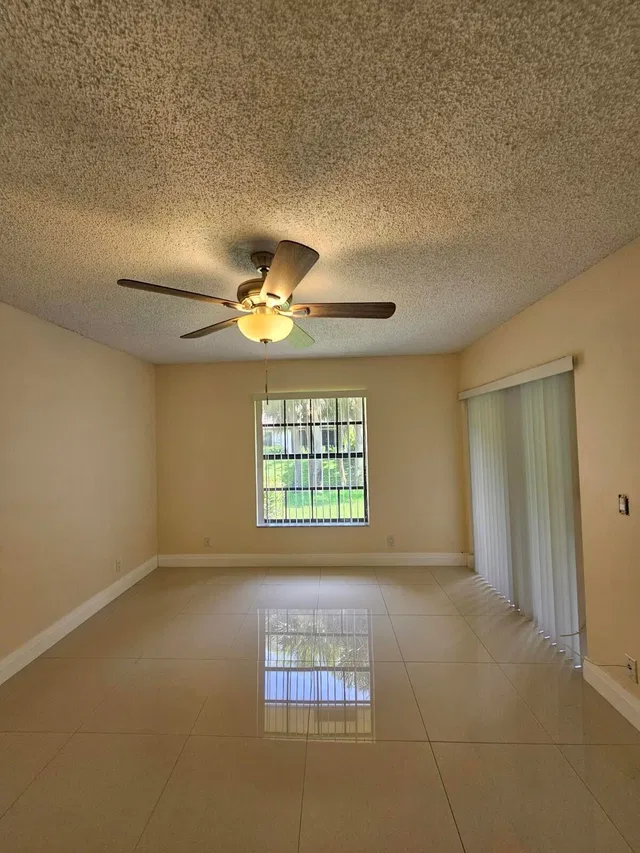 Residence photo 12