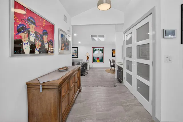 Residence photo 5