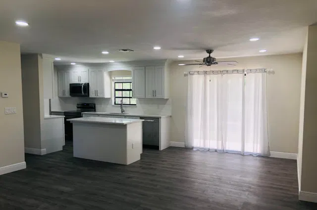 Residence photo 3
