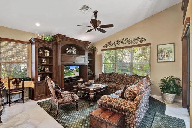 Residence photo 8