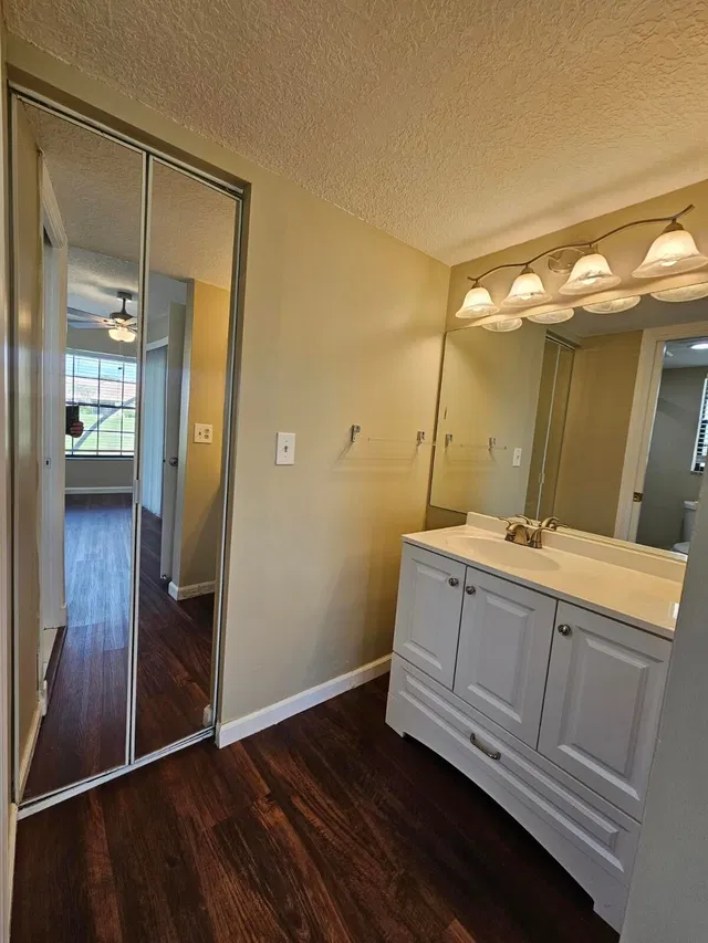 Residence photo 12