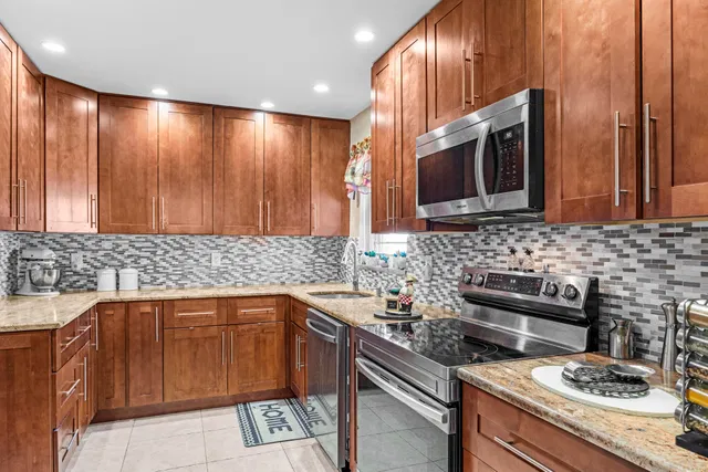 Residence photo 3