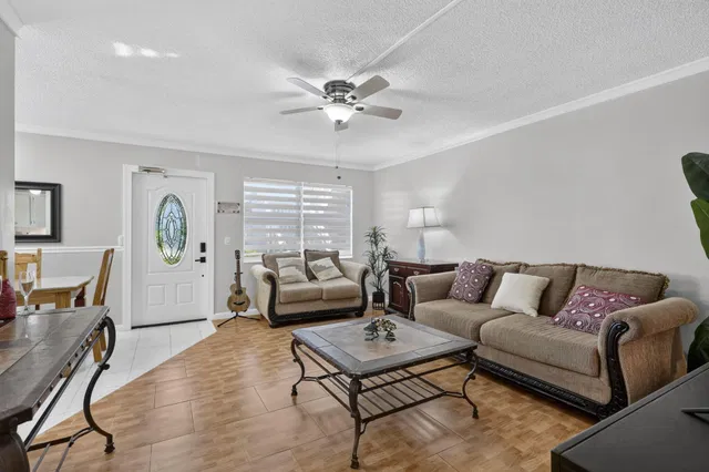 Unit 324 photo 9